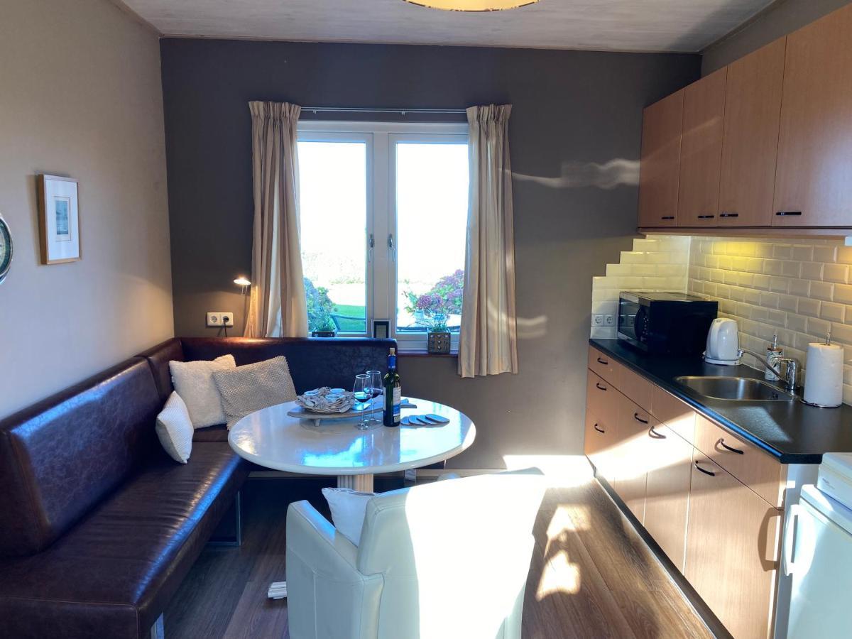 T Huuske Tuinappartement Met Fantastisch Uitzicht, Nabij Zee Zonnemaire Exterior photo